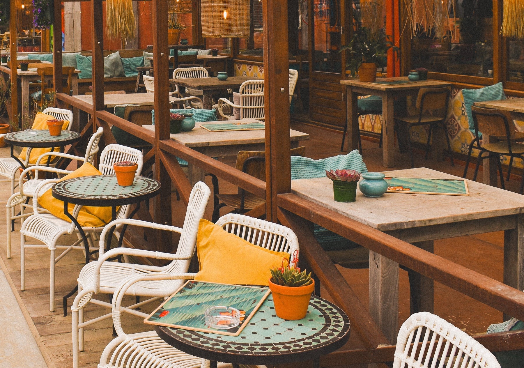 How to Prep your Restaurant for Patio Season