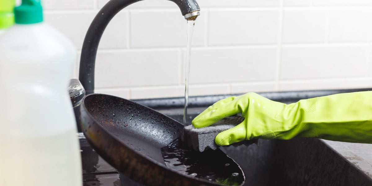 How Do I Actually Clean a Cast Iron Skillet? — Nella Online