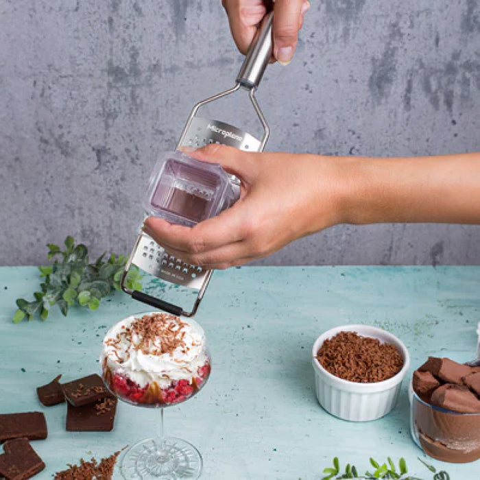 Microplane 54000 Professional Series Stainless Steel Coarse Grater