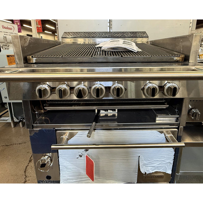 (SHOWROOM MODEL) Garland C36-ARR 36" Cuisine Series Cast-Iron Natural Gas Radiant Charbroiler Range with Standard Oven - 148,000 BTU