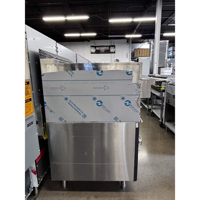 (SHOWROOM MODEL) Garland C36-ARR 36" Cuisine Series Cast-Iron Natural Gas Radiant Charbroiler Range with Standard Oven - 148,000 BTU