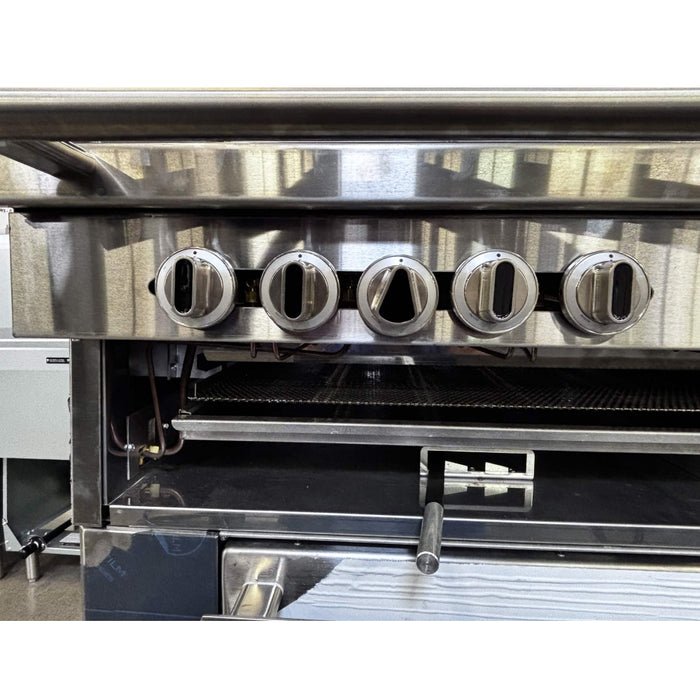 (SHOWROOM MODEL) Garland C36-ARR 36" Cuisine Series Cast-Iron Natural Gas Radiant Charbroiler Range with Standard Oven - 148,000 BTU