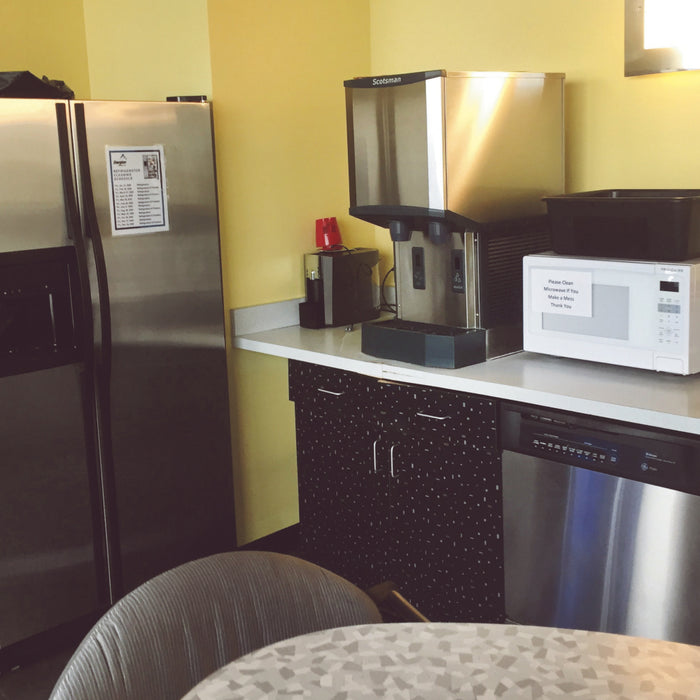 Scotsman HID312AX-1 16" Meridian Touch-Free Air Cooled Countertop Nugget Ice Machine & Water Dispenser - 320 Lbs.