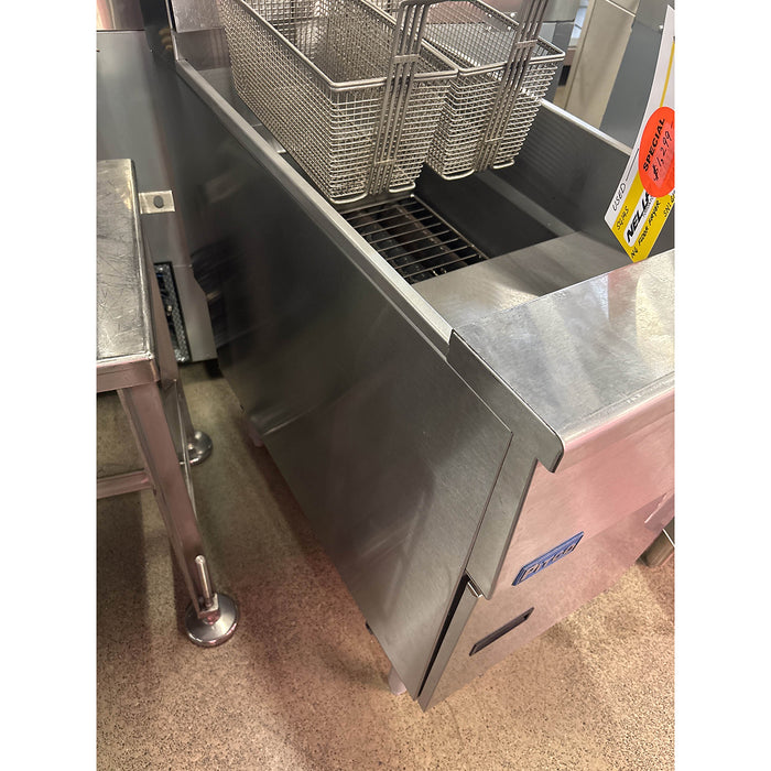 (USED) Pitco SG14S 40 Lb. Natural Gas Floor Fryer - 110,000 BTU