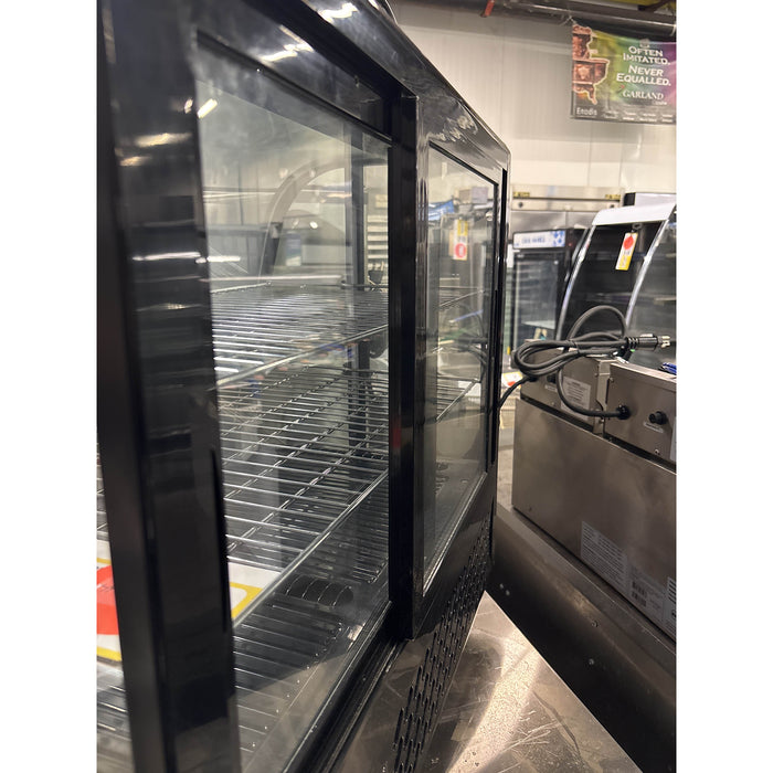 (USED) Nella 27" Countertop Refrigerated Showcase - 3.5 Cu. Ft.