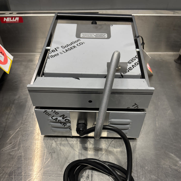 (SCRATCH & DENT) Nella 10" x 9" Ribbed Sandwich Grill 120V - 11375