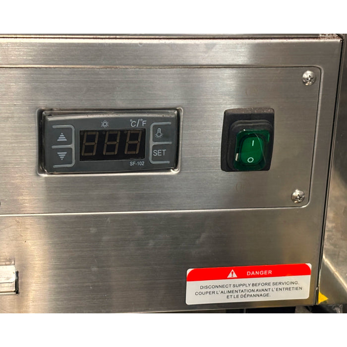 (USED) Nella 27" Countertop Curved Glass Display Warmer - 4.24 Cu. Ft. - 47454