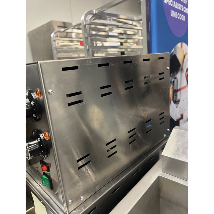 (USED) Nella 23" Single Chamber Compact Series Pizza Oven - 110V, 2.3kW - 46724