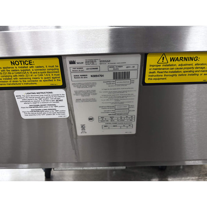(SHOWROOM MODEL) Taylor L811 36" High-Volume Gas/Electric 3-Platen Commercial Clamshell Griddle