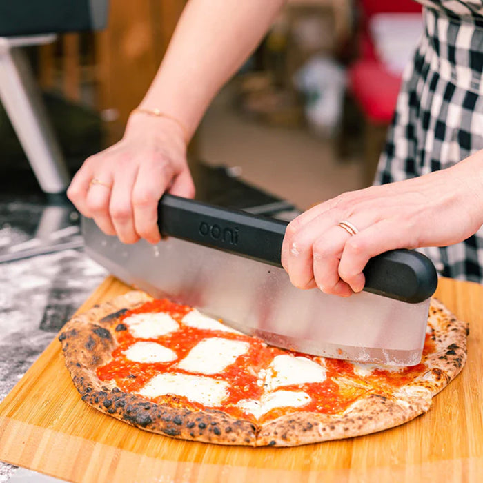 Ooni Rocker Blade Pizza Cutter with Black Handle - UU-P1C200