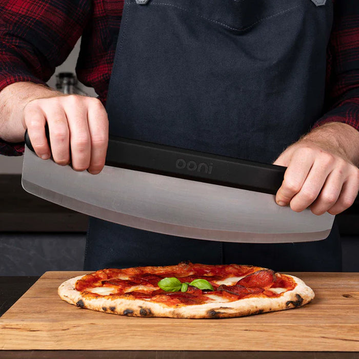 Ooni Rocker Blade Pizza Cutter with Black Handle - UU-P1C200