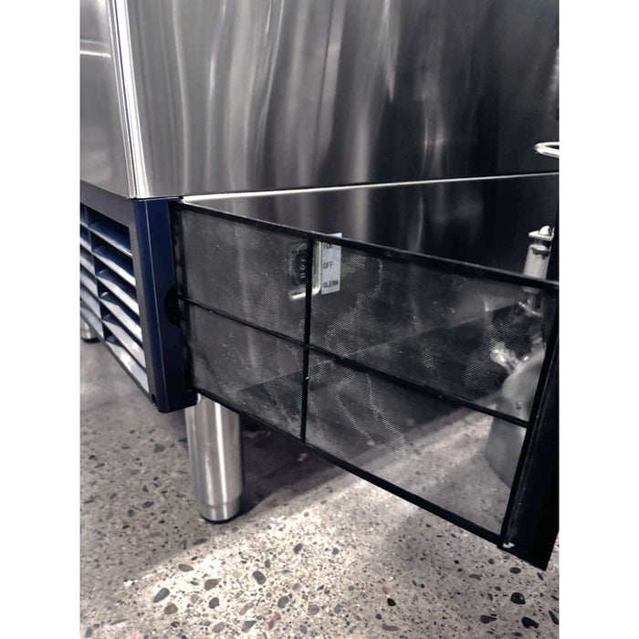 (DEMO) Atosa YRU0280A-161 24.25" Air Cooled Undercounter Half-Diced Cube Ice Machine - 280 Lbs.