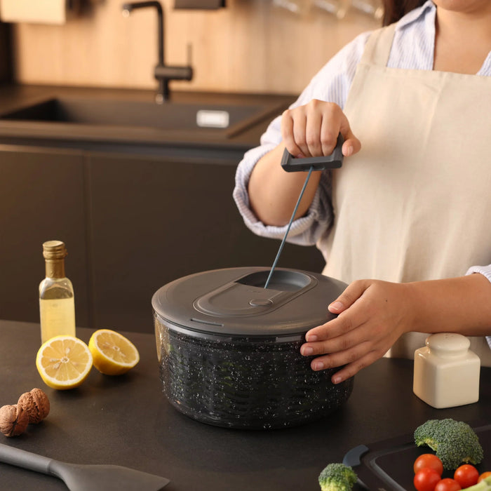Zyliss E940021 9" Easy Spin AquaVent Small Salad Spinner