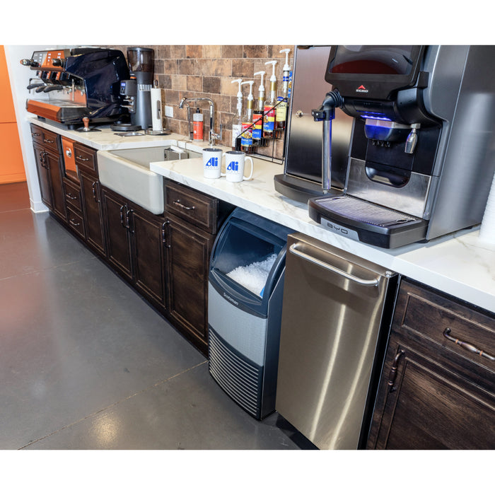 Scotsman UN0815AX-1 15" Air Cooled Undercounter Self-Contained Nugget Ice Machine - 99 Lbs.