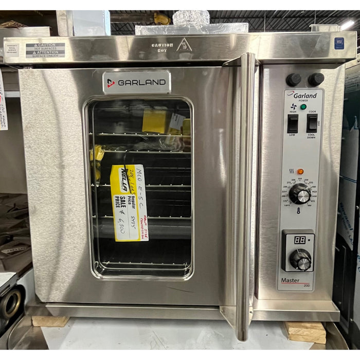 (SHOWROOM MODEL) Garland MCO-E-5-C 15.5" 208V/1PH Half-Size Electric Convection Oven with Analog Control