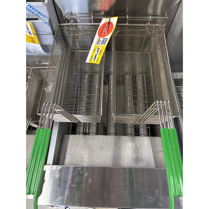 (USED) Frymaster Dean SR162 75 Lb. Single Super Runner Value Natural Gas Fryer - 150,000 BTU