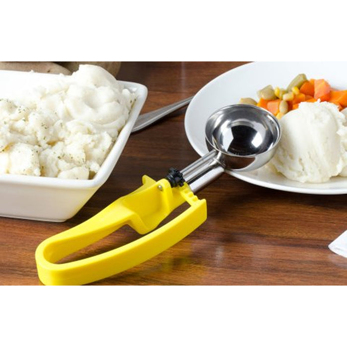Vollrath 47396 1.8 Oz. Jacob's Pride #20 Yellow Squeeze Disher